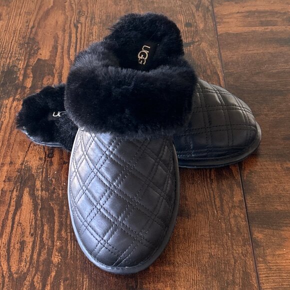 NWT UGG Scuffette II Quilted Genuine Shearling Slipper ~ Black - Picture 2 of 8
